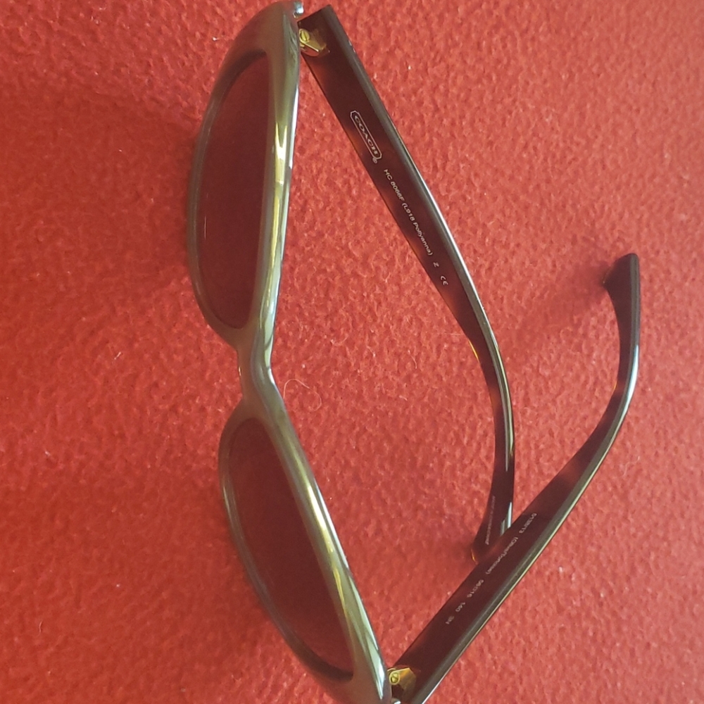 Glasses - Picture 2 of 5